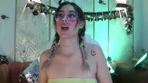 Snapshot of lunaagrey_ chatting on November 4, 2025, 4:00 am Luna online show from November 4, 2025, 4:00 am