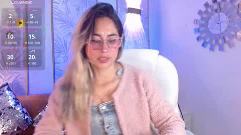 Snapshot of lunaagrey_ chatting on November 5, 2025, 4:01 am Luna online show from November 5, 2025, 4:01 am