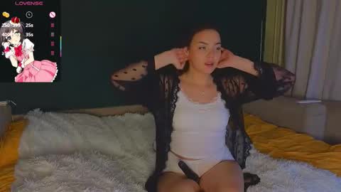 Snapshot of lunaaokii chatting on September 19, 2025, 7:58 pm Emily online show from September 19, 2025, 7:58 pm