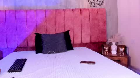luna arias online show from June 25, 2026, 7:51 pm