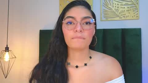Luna Aspen online show from April 29, 2026, 6:25 pm