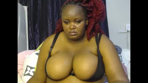 lunabloom01 online show from January 7, 2026, 7:38 pm