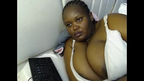 lunabloom01 online show from February 7, 2026, 5:16 pm