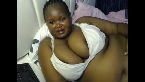 lunabloom01 online show from February 11, 2026, 1:10 am