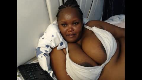 lunabloom01 online show from February 20, 2026, 12:29 am