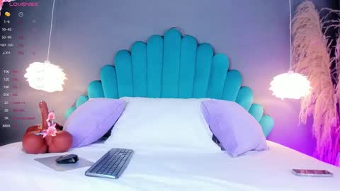 Luna  online show from October 21, 2025, 5:13 pm