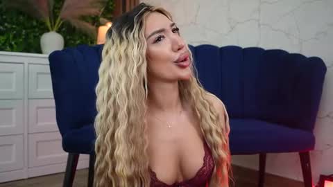 Luna online show from April 14, 2026, 4:40 am