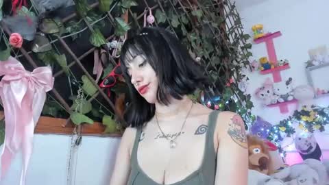 Snapshot of lunacristal_moon chatting on December 12, 2024, 9:40 am lunacristal_moon online show from December 12, 2024, 9:40 am