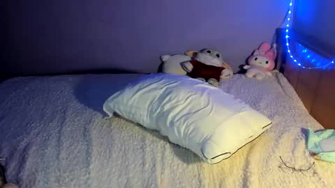 lunacristal_moon online show from February 15, 2026, 5:04 am