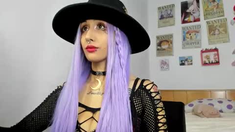 Snapshot of lunacristal_moon chatting on May 28, 2026, 7:49 am lunacristal_moon online show from May 28, 2026, 7:49 am
