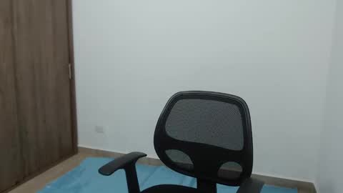 Snapshot of lunadaddy33 chatting on December 5, 2024, 2:53 am My name is luna Lovense is active my orgasms in your hands Give me more pleasure and make me cum PVT IS OPEN online show from December 5, 2024, 2:53 am