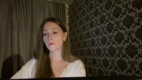 Snapshot of lunafeather chatting on June 20, 2026, 10:01 pm lunafeather online show from June 20, 2026, 10:01 pm