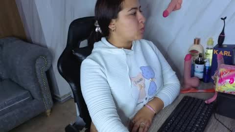 Lunafemme tf online show from April 28, 2026, 3:22 am