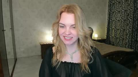 lunaflinn online show from March 5, 2026, 4:30 am