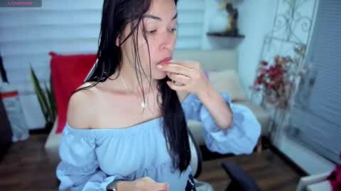 Luna online show from December 23, 2025, 4:10 am