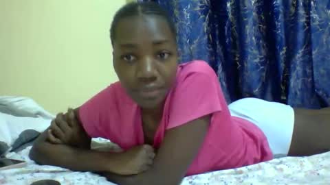 Snapshot of lunah_kitty chatting on April 3, 2026, 12:03 pm lunah_kitty online show from April 3, 2026, 12:03 pm