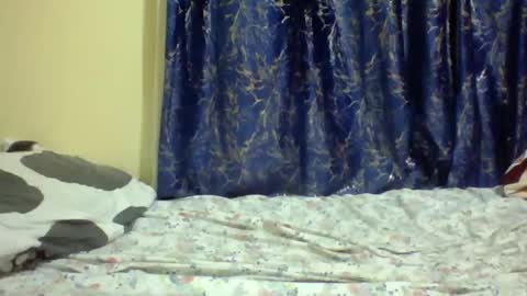Snapshot of lunah_kitty chatting on April 11, 2026, 8:35 pm lunah_kitty online show from April 11, 2026, 8:35 pm