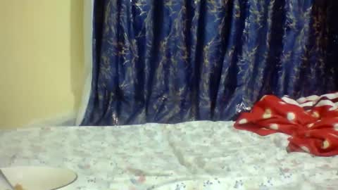Snapshot of lunah_kitty chatting on April 17, 2026, 12:30 pm lunah_kitty online show from April 17, 2026, 12:30 pm