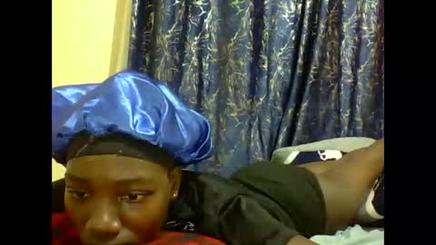Snapshot of lunah_kitty chatting on May 13, 2026, 9:06 am lunah_kitty online show from May 13, 2026, 9:06 am