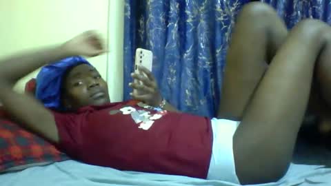 Snapshot of lunah_kitty chatting on May 15, 2026, 6:09 am lunah_kitty online show from May 15, 2026, 6:09 am