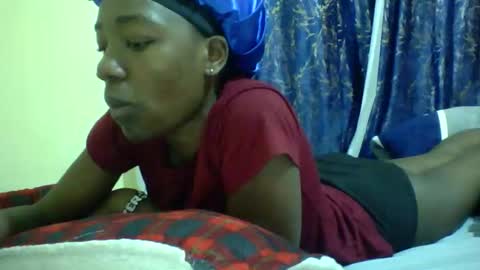 Snapshot of lunah_kitty chatting on May 16, 2026, 12:15 pm lunah_kitty online show from May 16, 2026, 12:15 pm