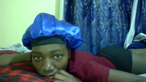 Snapshot of lunah_kitty chatting on May 17, 2026, 12:19 am lunah_kitty online show from May 17, 2026, 12:19 am