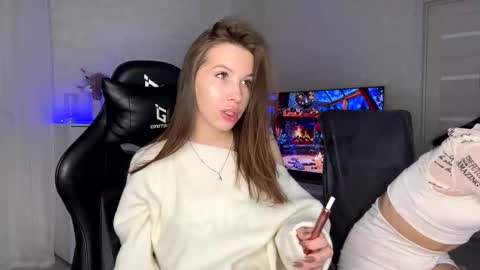 Snapshot of lunail chatting on November 21, 2025, 8:13 am lunail online show from November 21, 2025, 8:13 am