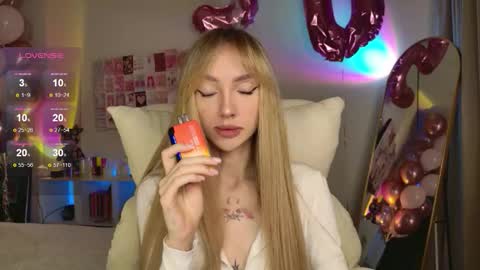 Luna online show from November 24, 2025, 12:54 am