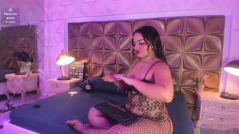 Luna  online show from April 26, 2026, 2:31 am