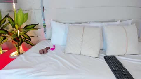 Luna  online show from March 4, 2026, 12:11 pm