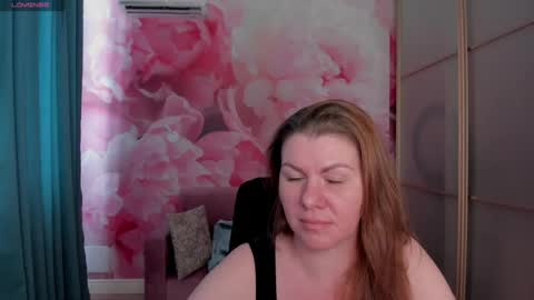 Snapshot of lunakissesx chatting on June 13, 2026, 11:19 am lunakissesx online show from June 13, 2026, 11:19 am