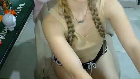 Snapshot of lunakix chatting on May 20, 2026, 6:58 pm LunaKix online show from May 20, 2026, 6:58 pm