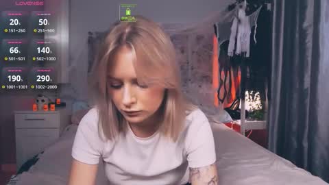 Luna online show from October 16, 2025, 3:46 pm