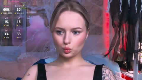 Luna online show from November 4, 2025, 4:06 pm