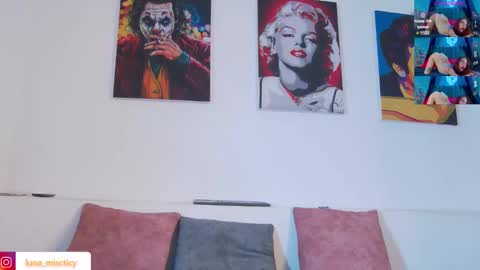 Luna online show from November 5, 2025, 8:09 pm