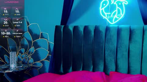 Luna online show from November 20, 2025, 7:35 pm