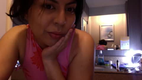 Snapshot of lunamivida chatting on March 1, 2025, 2:48 am karazorel online show from March 1, 2025, 2:48 am