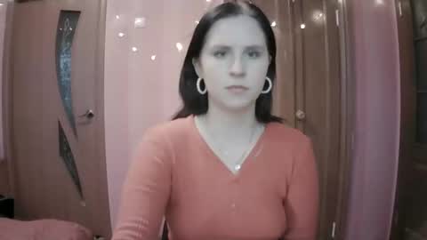 lunamystique_ online show from January 27, 2025, 1:41 pm