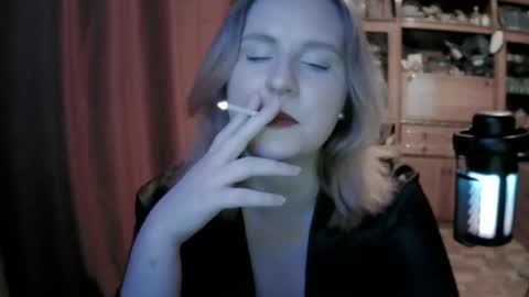 lunamystique_ online show from May 22, 2026, 4:23 pm