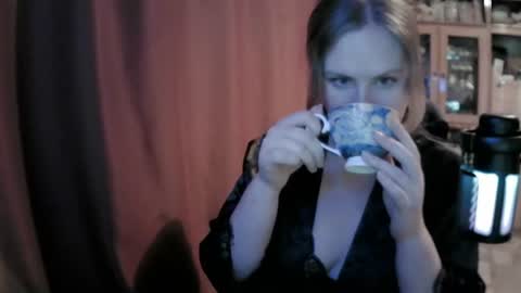 lunamystique_ online show from June 25, 2026, 7:29 pm