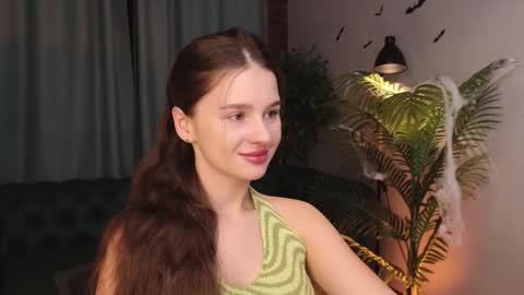 lunaolivia_ online show from October 29, 2025, 1:02 pm