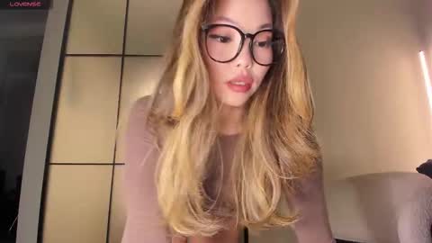 Snapshot of lunaonekiss chatting on October 26, 2025, 10:21 am Aisha online show from October 26, 2025, 10:21 am