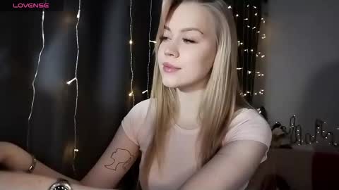 Snapshot of lunapeony chatting on December 17, 2025, 5:57 am lunapeony online show from December 17, 2025, 5:57 am