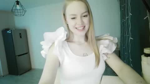 lunapeony online show from March 3, 2026, 6:58 pm