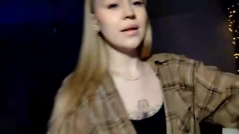 lunapeony online show from March 15, 2026, 9:21 pm