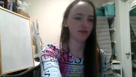 lunapixie2020 online show from April 24, 2026, 4:04 am