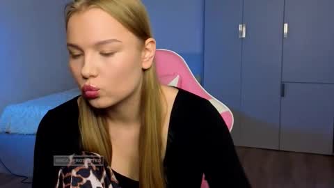 Luna online show from November 7, 2025, 12:05 pm