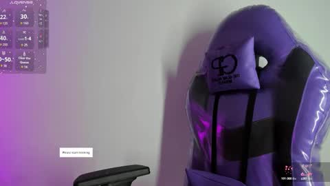 Luna  online show from October 12, 2025, 3:11 pm