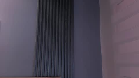 Luna  online show from November 30, 2025, 1:37 pm