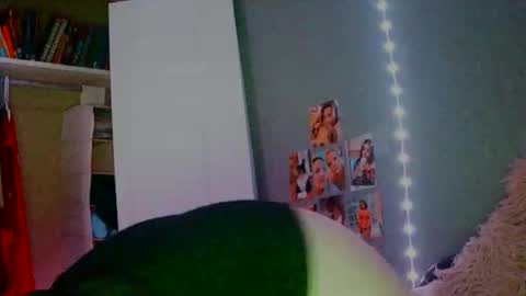 lunar_nightstar online show from December 3, 2025, 5:04 am